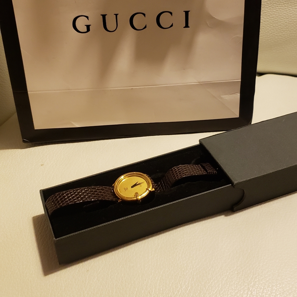 Gucci vintage watch scratch on the back last picture Price Firm - Picture 9 of 10